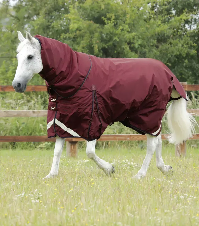 Premier Equine Buster 400g Turnout Rug With Snug-Fit Neck Cover in Burgundy