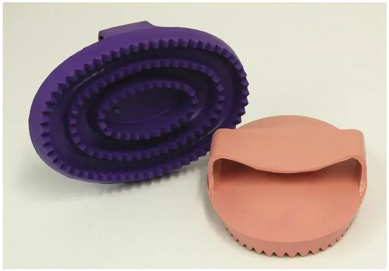 Lincoln Horse Care Accessories Large Rubber Curry Comb in Purple