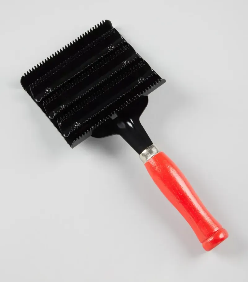 Premier Equine Jockey Metal Curry Comb in Black/Red