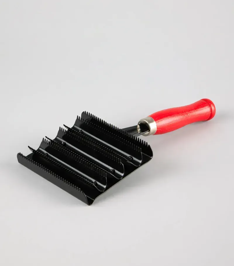 Premier Equine Jockey Metal Curry Comb in Black/Red-1