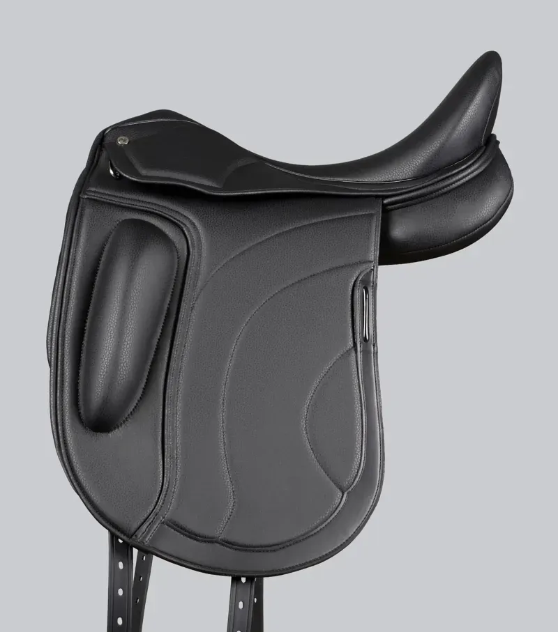 Montpellier Synthetic Dressage Saddle / Black 18-2